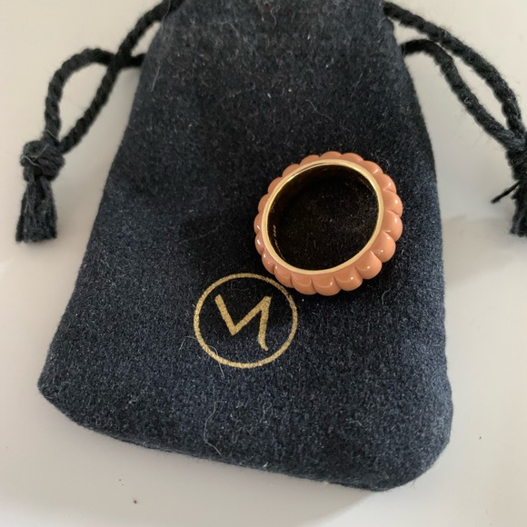 Mejuri Slim ‘Charlotte’ Chunky Ring in Cappuccino, Size 4 - Picture 3 of 6